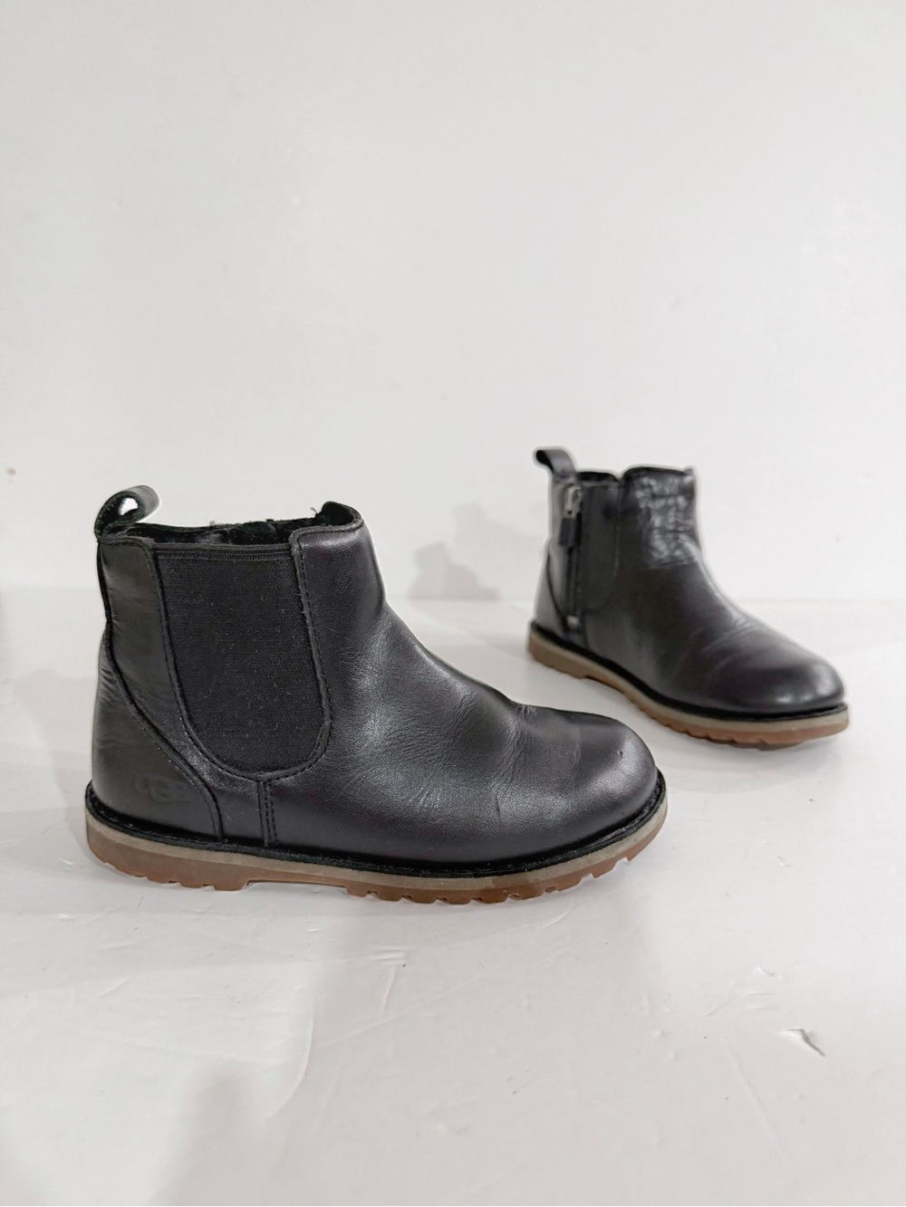 UGG Lemmy Toddler 10 Black Leather Chelsea Ankle Boots Zip Preppy Casual